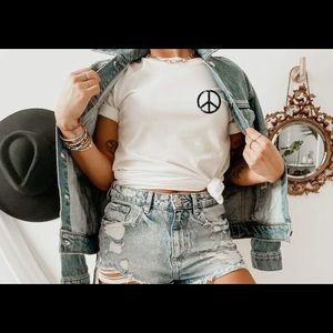 Peace sign tee